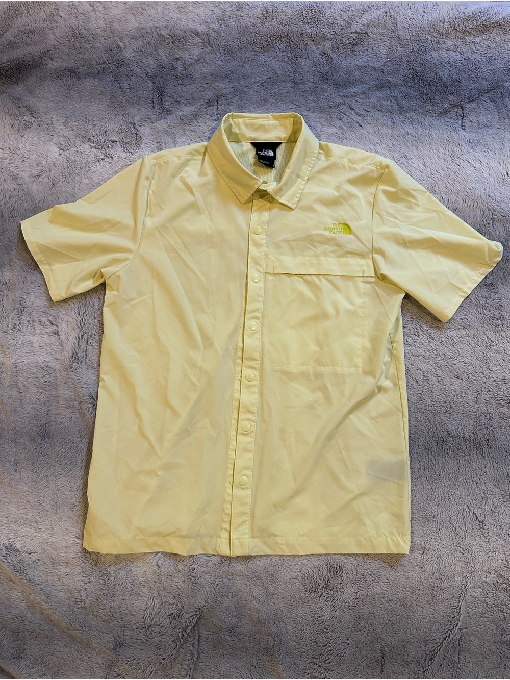 The North Face Men’s Short-Sleeve Button-Down Shirt Lightweight Yellow Size M